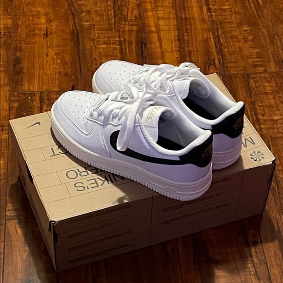 Size 7 Nike Air Force 1 '07 Womens Shoes | White/Obsidian-pale Ivory - Picture 1 of 5